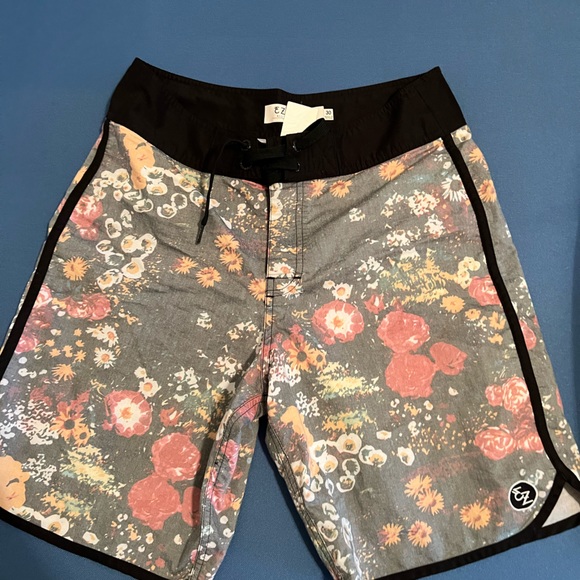 Men’s floral bathing suit trunks - Picture 1 of 3